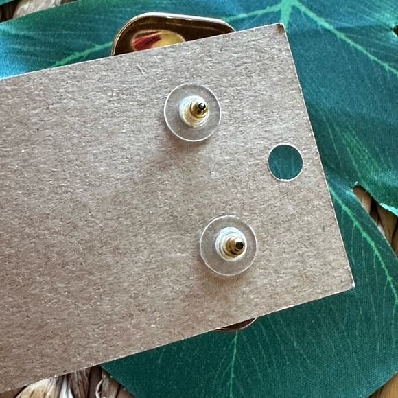 BOGO FREE GOLD SQUARE STATEMENT EARRINGS POST - Picture 4 of 5